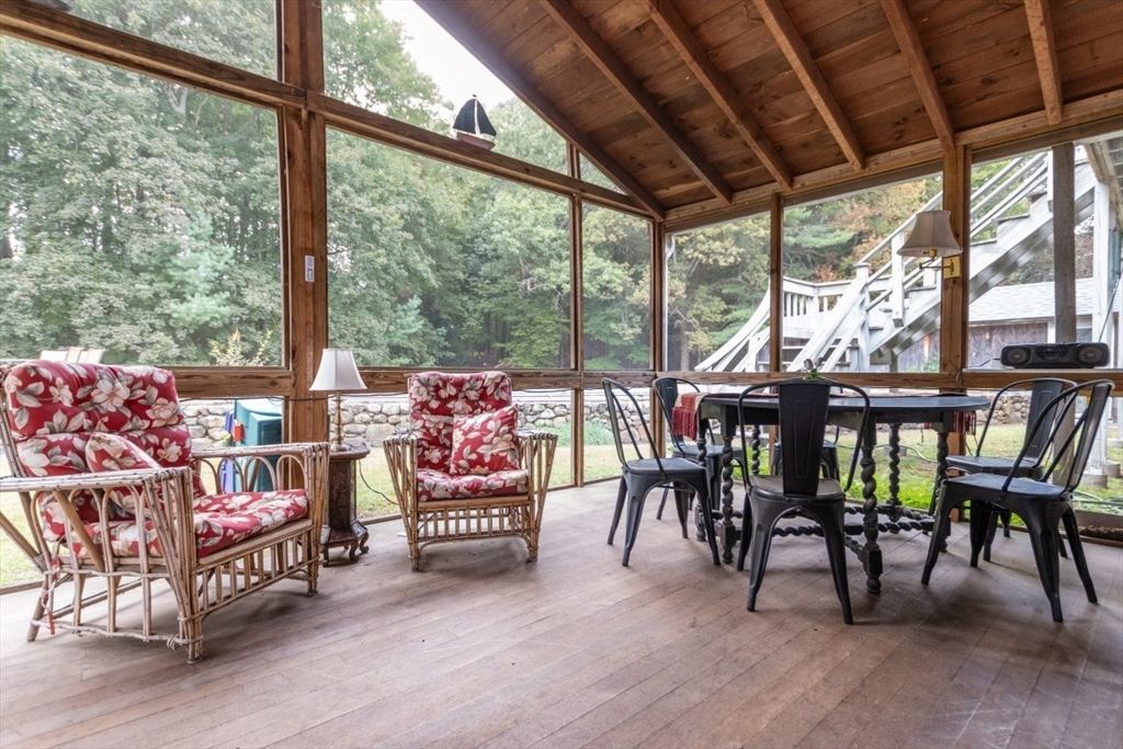 Dining room, Interior, Sun Room, Wooden Beams, Wooden Ceilings, Wood Texture Flooring