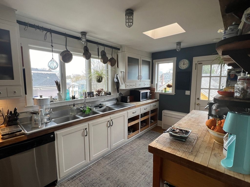 Interior, Kitchen, Stainless Steel Appliances, Water