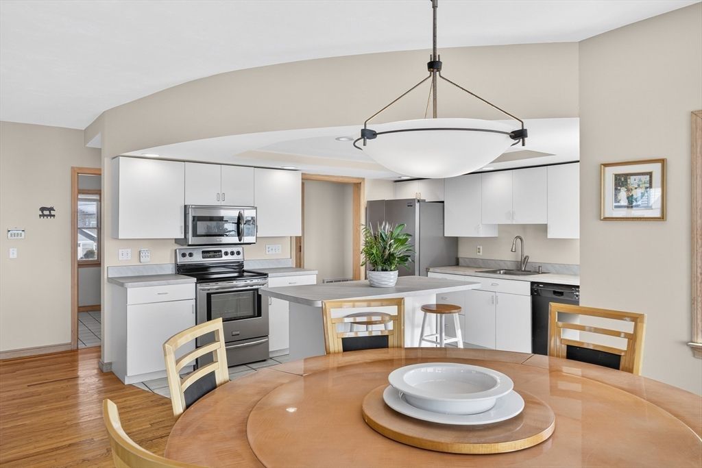 Dining room, Interior, Kitchen, Pendant Lights, Stainless Steel Appliances, Wood Texture Flooring