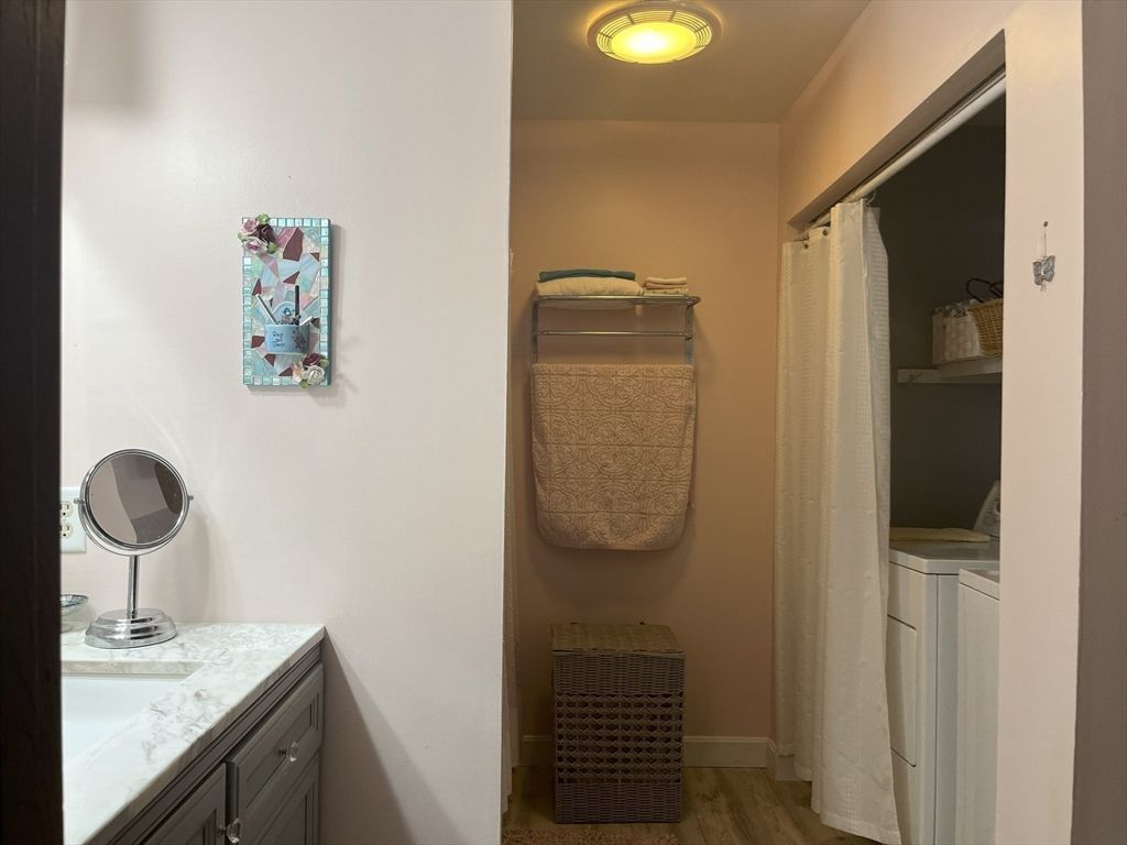 Interior, Washer, Wood Texture Flooring