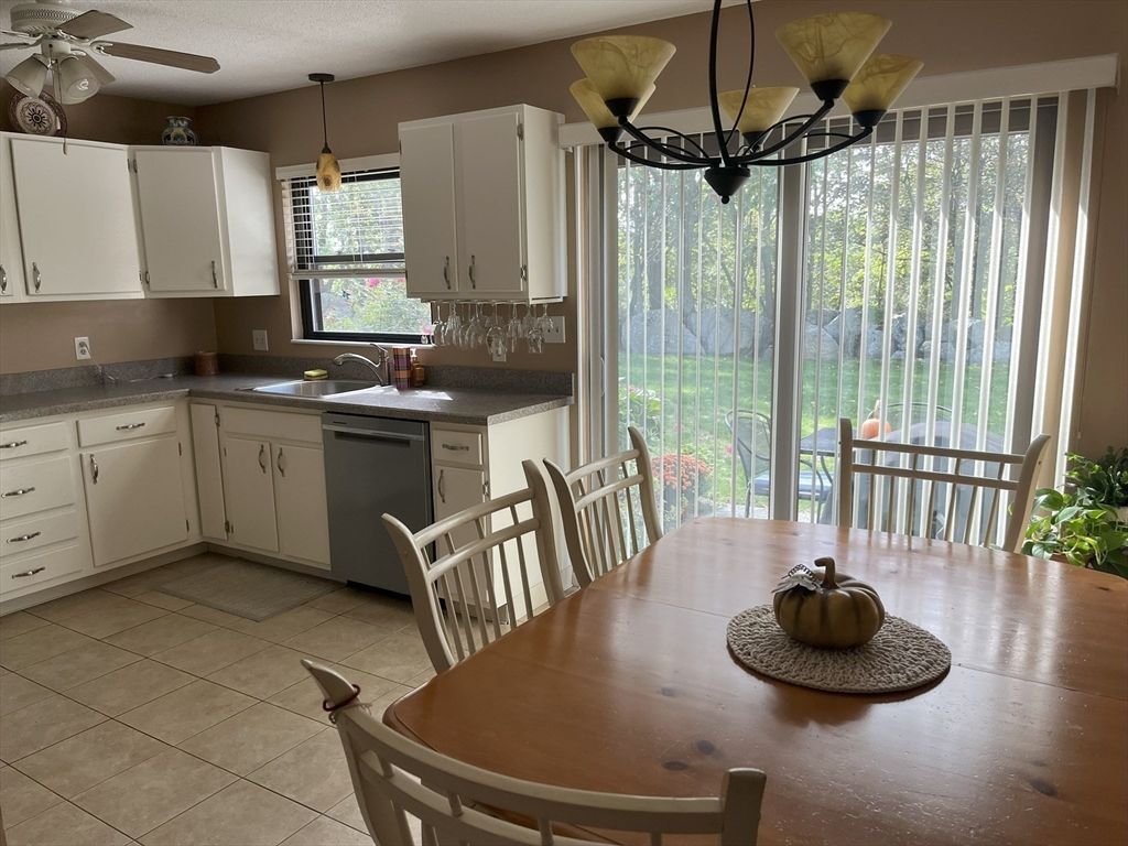 Dining room, Interior, Kitchen, Pendant Lights