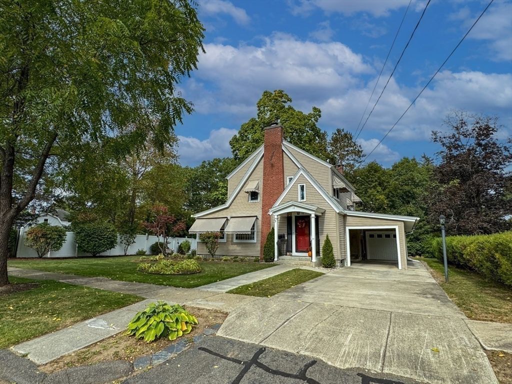 Attached, Backyard, Exterior, Facade, Brick Facade, Queen Anne Victorian