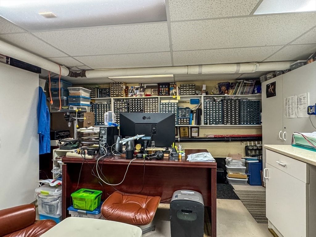 Home Office, Interior