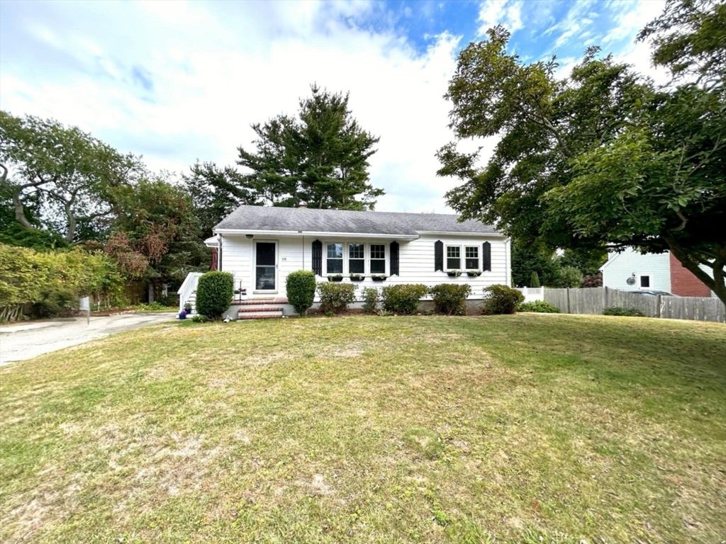 Backyard, Exterior, Facade, Cape Cod