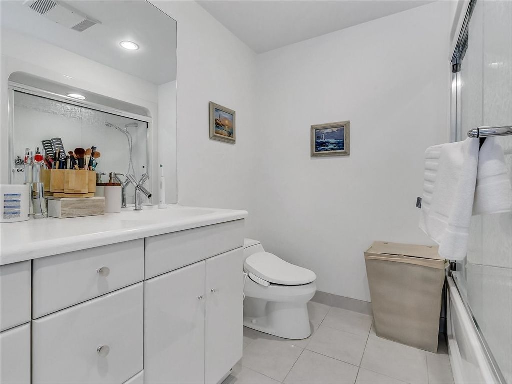 Bathroom, Interior, Recessed Lighting