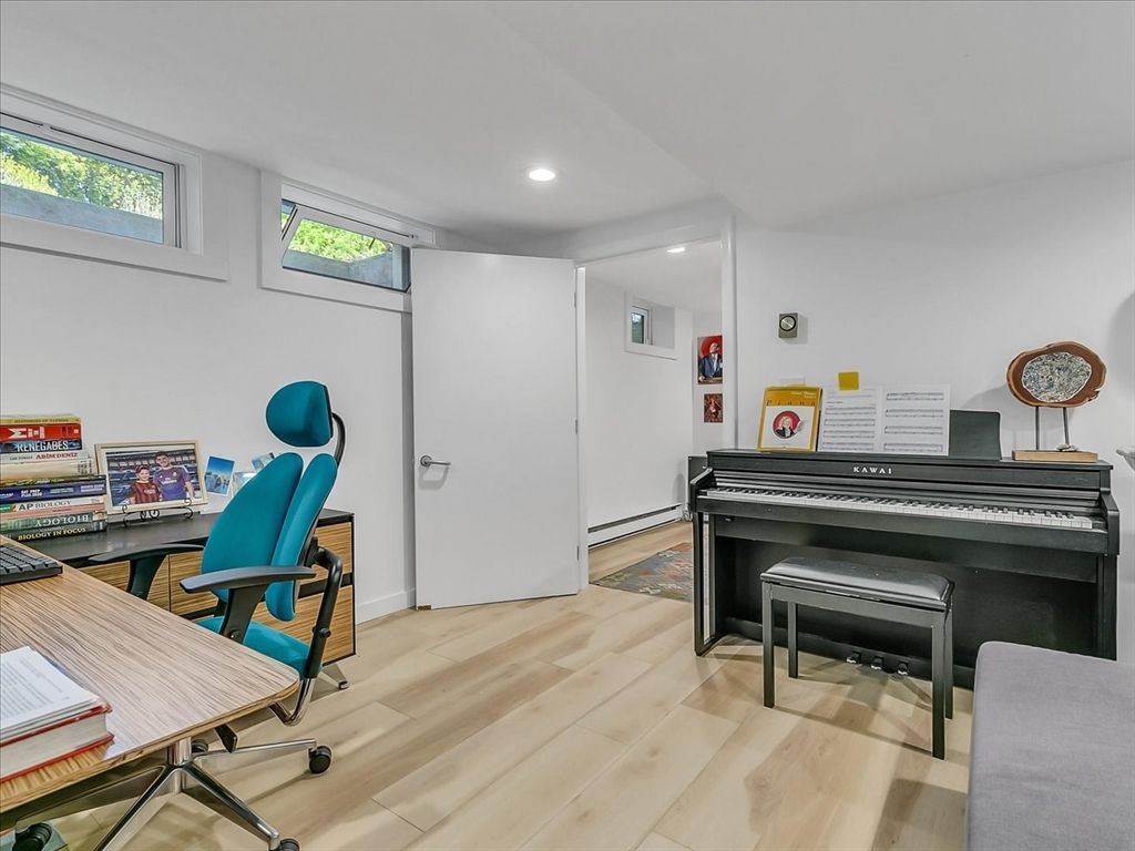 Interior, Piano, Recessed Lighting, Wood Texture Flooring
