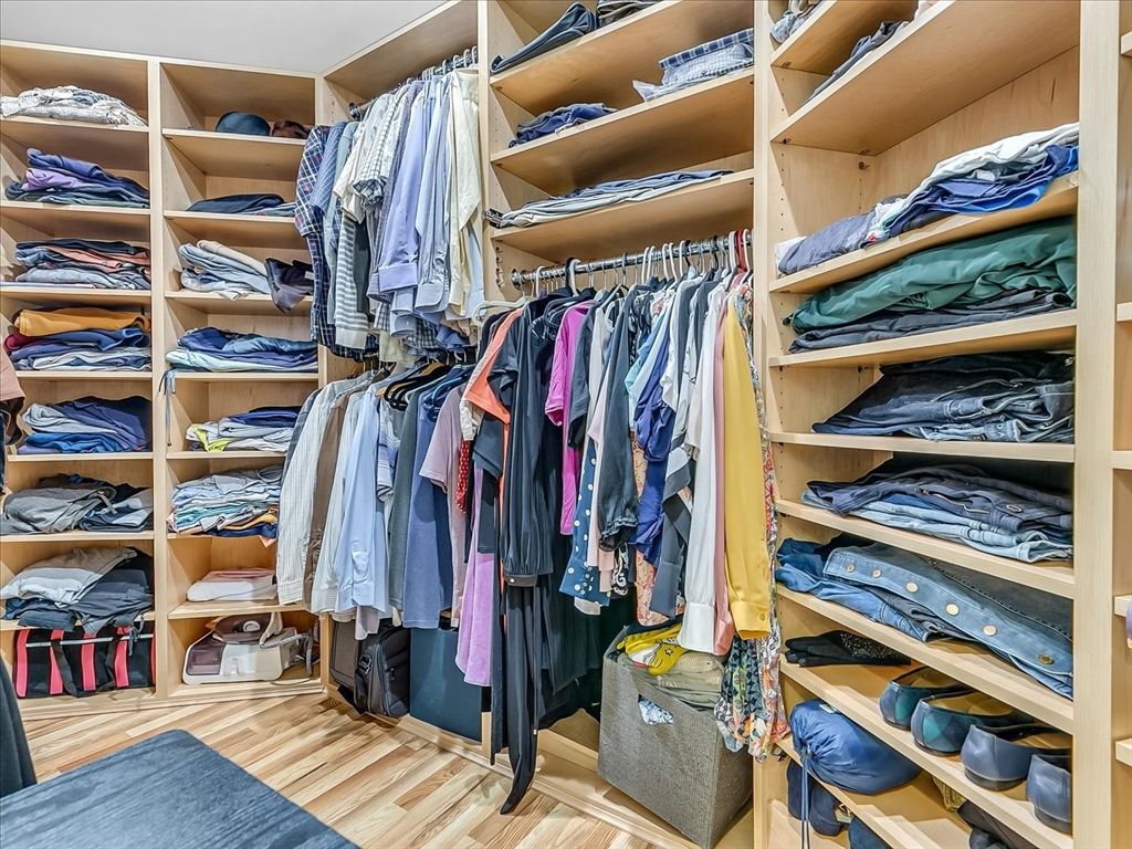Interior, Walk-in Closets, Wood Texture Flooring