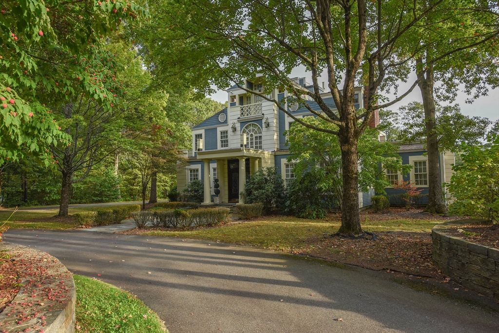 Exterior, Facade, Queen Anne Victorian