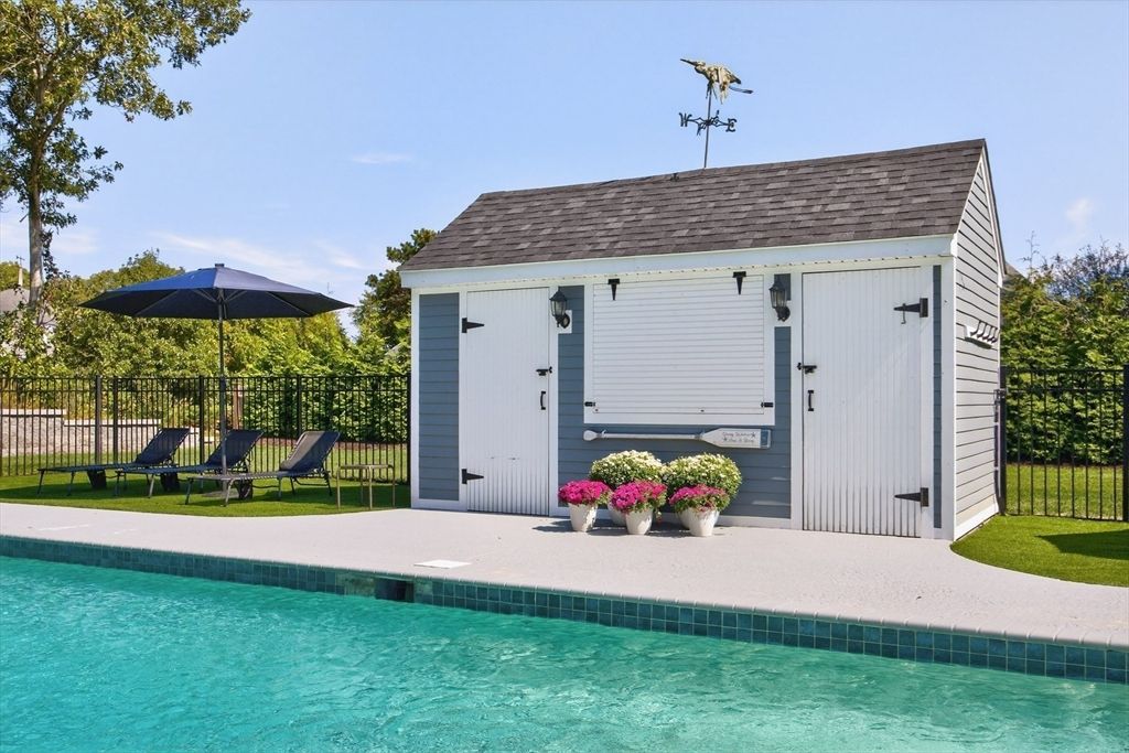 Exterior, Pool