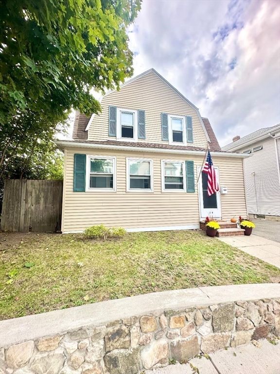 Exterior, Facade, Cape Cod