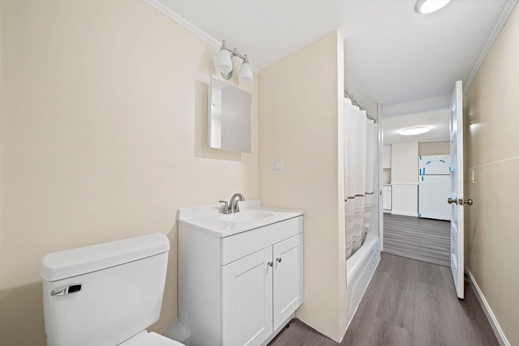 Bathroom, Interior, Recessed Lighting, Wood Texture Flooring