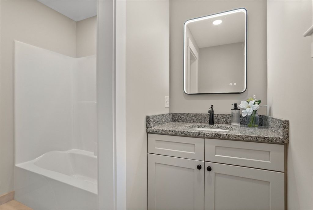 Bathroom, Interior, Recessed Lighting