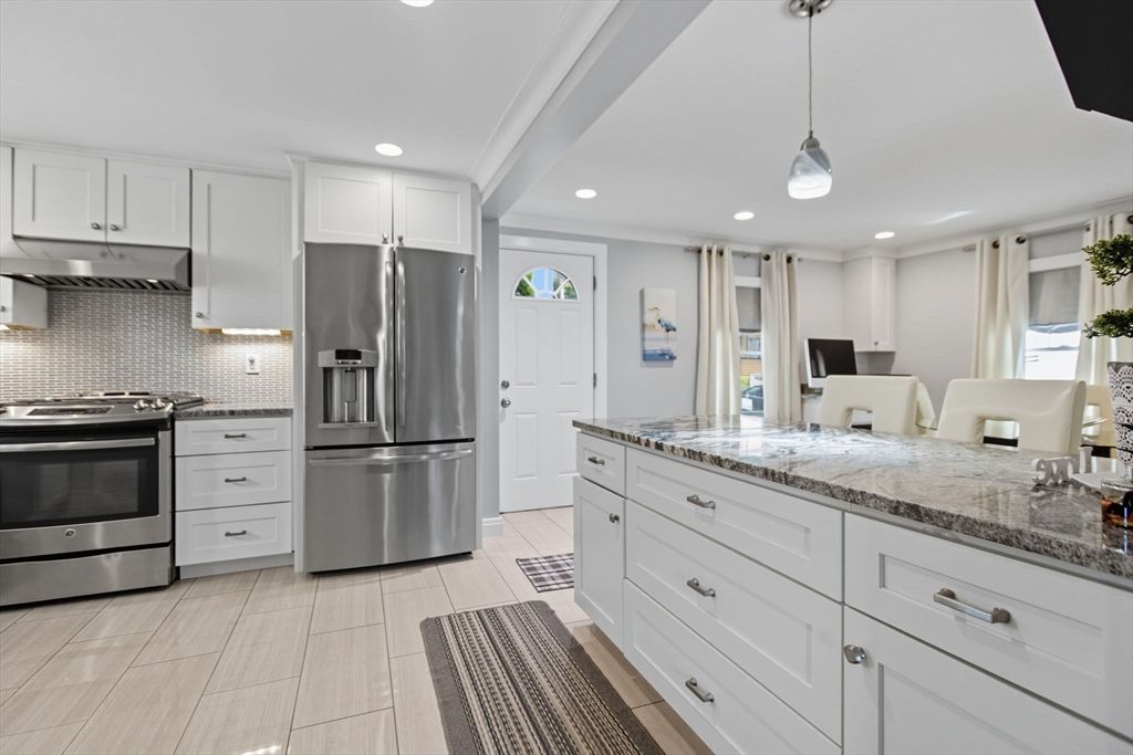 Interior, Kitchen, Pendant Lights, Recessed Lighting, Stainless Steel Appliances