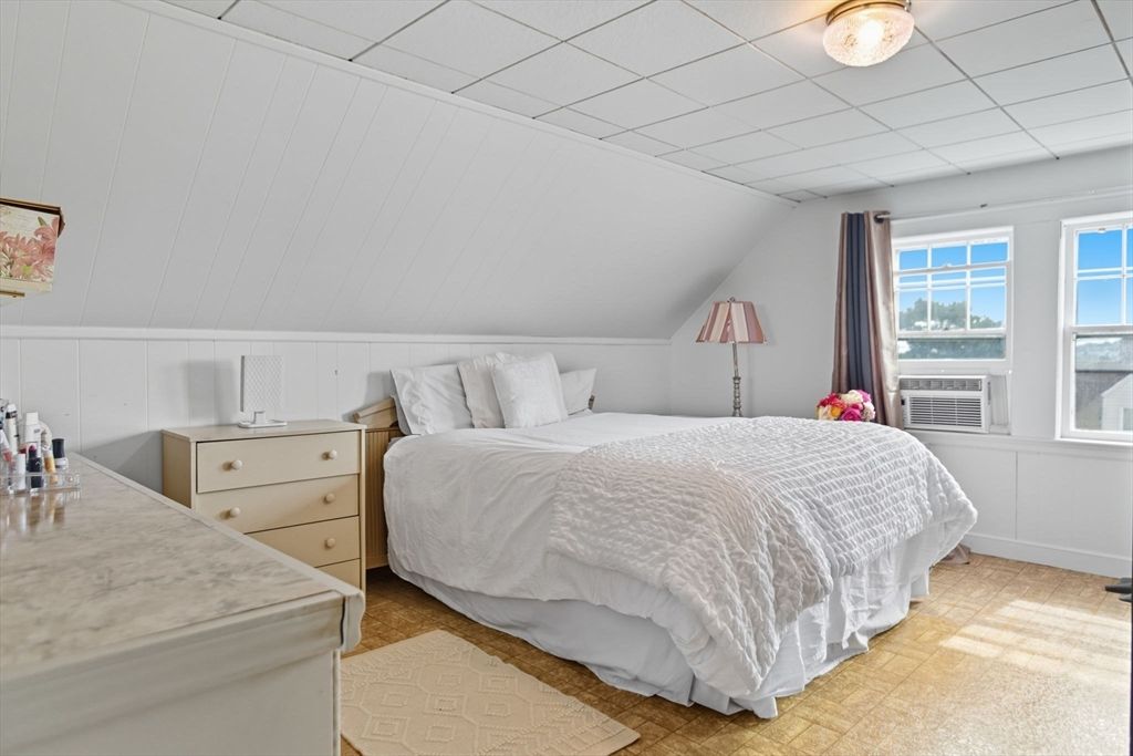 Bedroom, Interior, Water