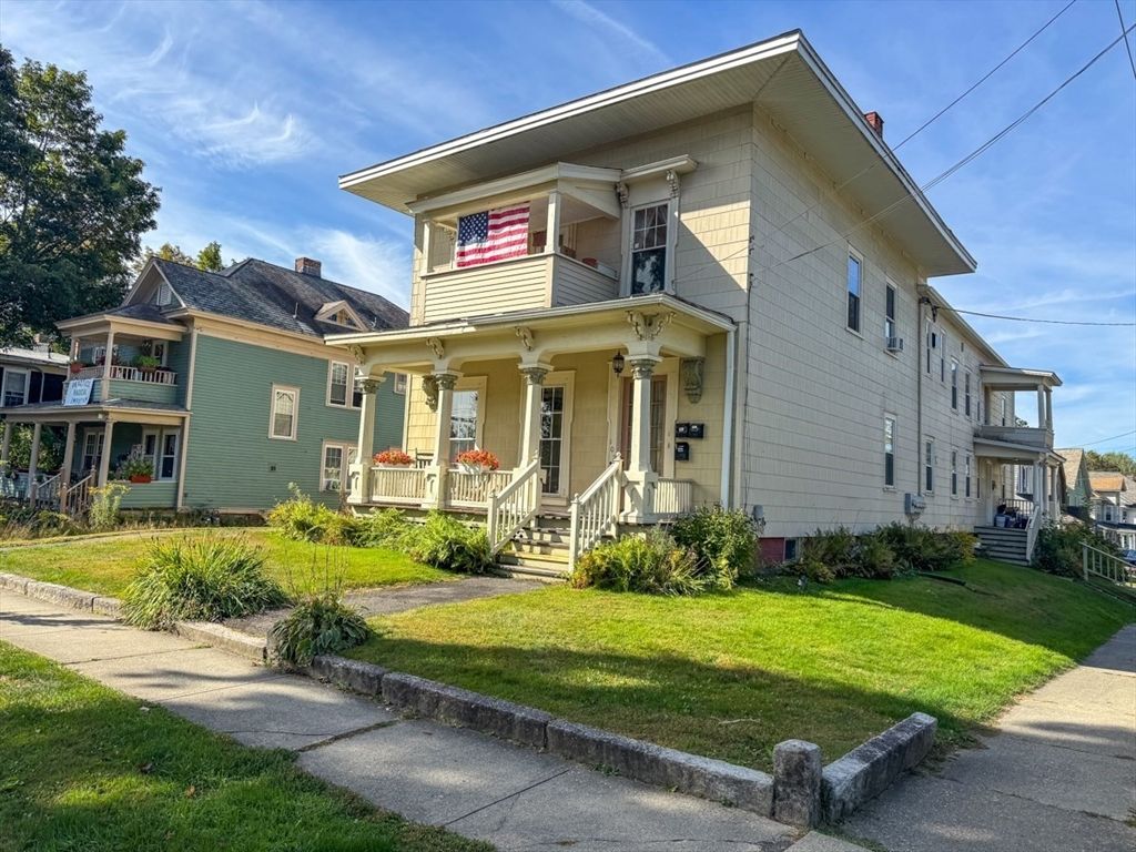 Exterior, Facade, American Foursquare