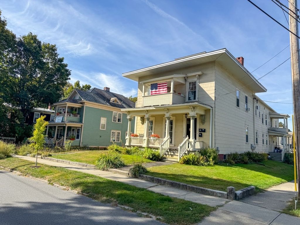 Exterior, Facade, American Foursquare