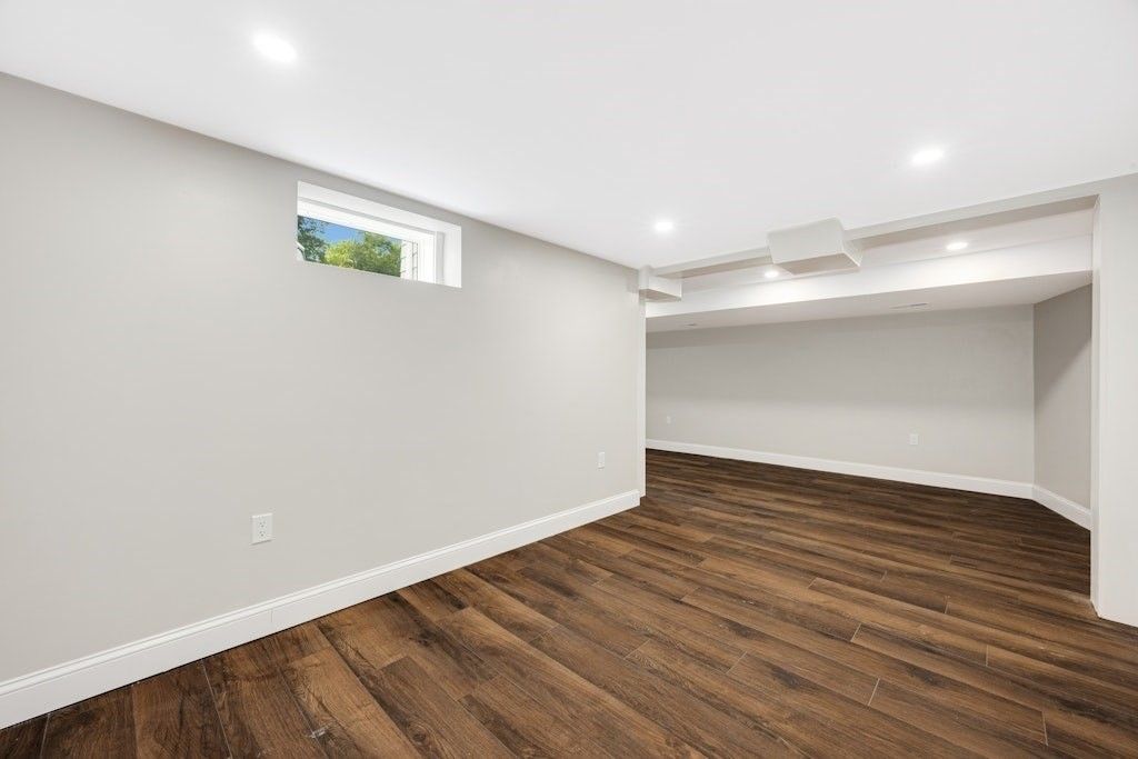 Empty room, Interior, Recessed Lighting, Wood Texture Flooring