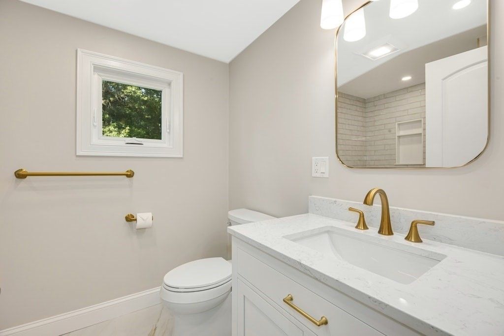 Bathroom, Interior, Recessed Lighting