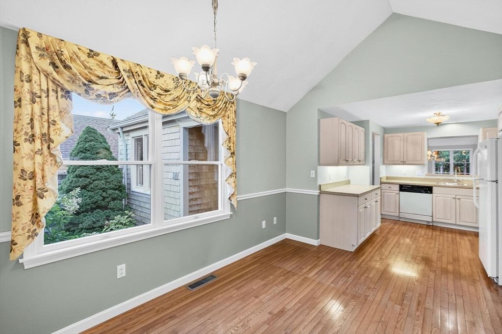 Chandelier, Interior, Kitchen, Wood Texture Flooring