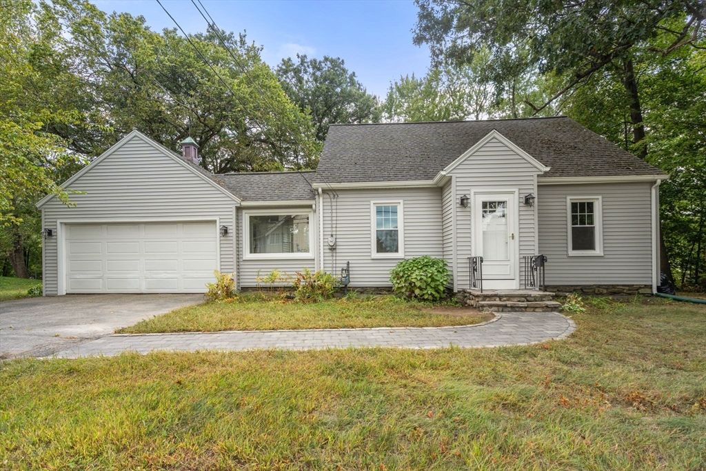 Attached, Exterior, Facade, Cape Cod