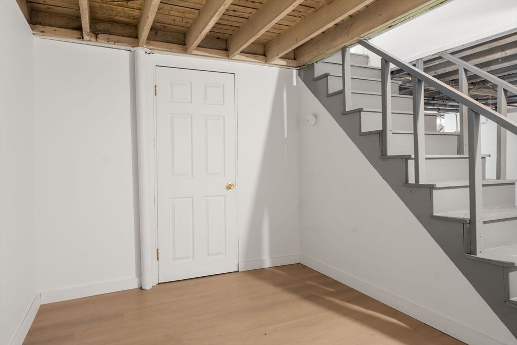 Empty room, Interior, Wooden Beams, Wooden Ceilings, Wood Texture Flooring