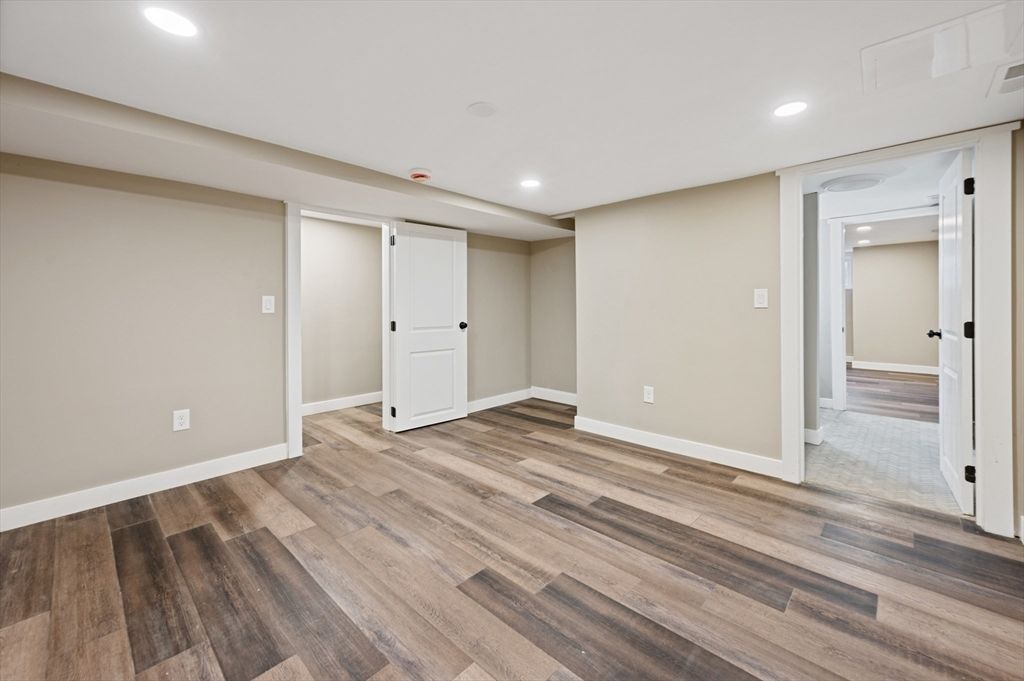 Empty room, Interior, Recessed Lighting, Wood Texture Flooring