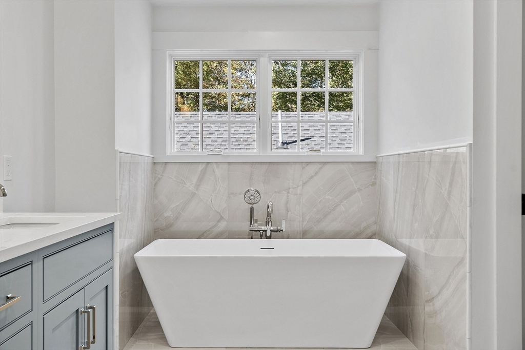 Bathroom, Free Standing Baths, Interior, Marble Walls