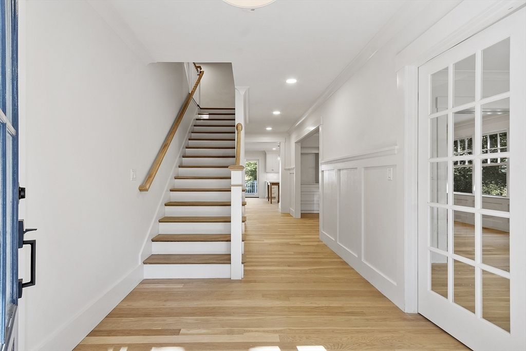 Interior, Recessed Lighting, Wood Texture Flooring