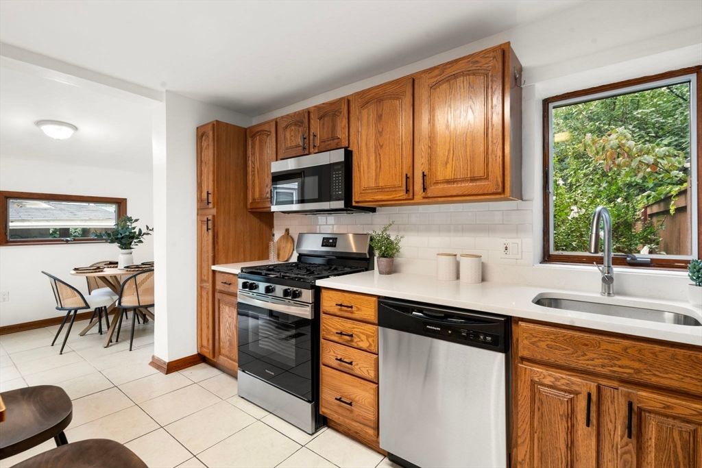 Dining room, Interior, Kitchen, Stainless Steel Appliances
