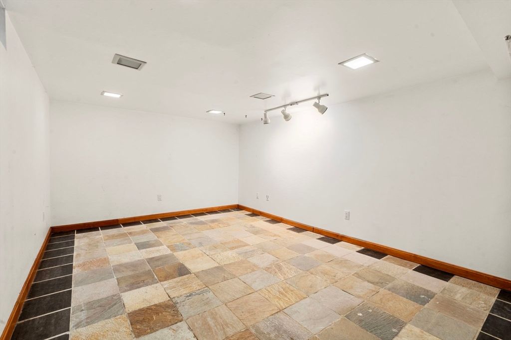 Empty room, Interior, Recessed Lighting