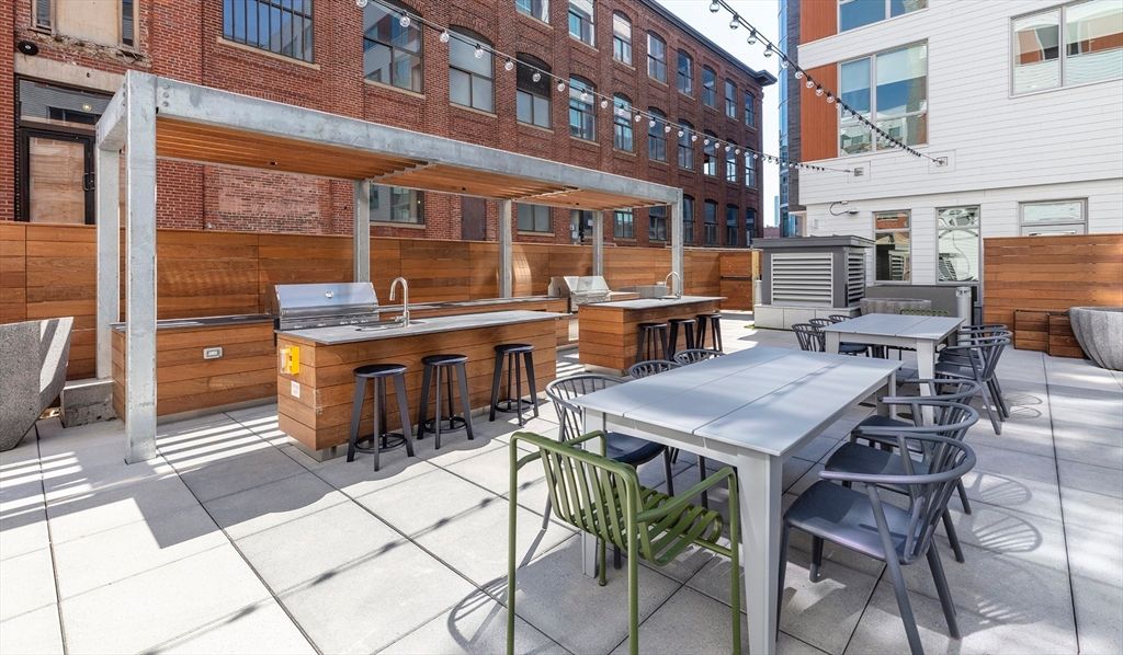 Exterior, Outdoor Kitchen