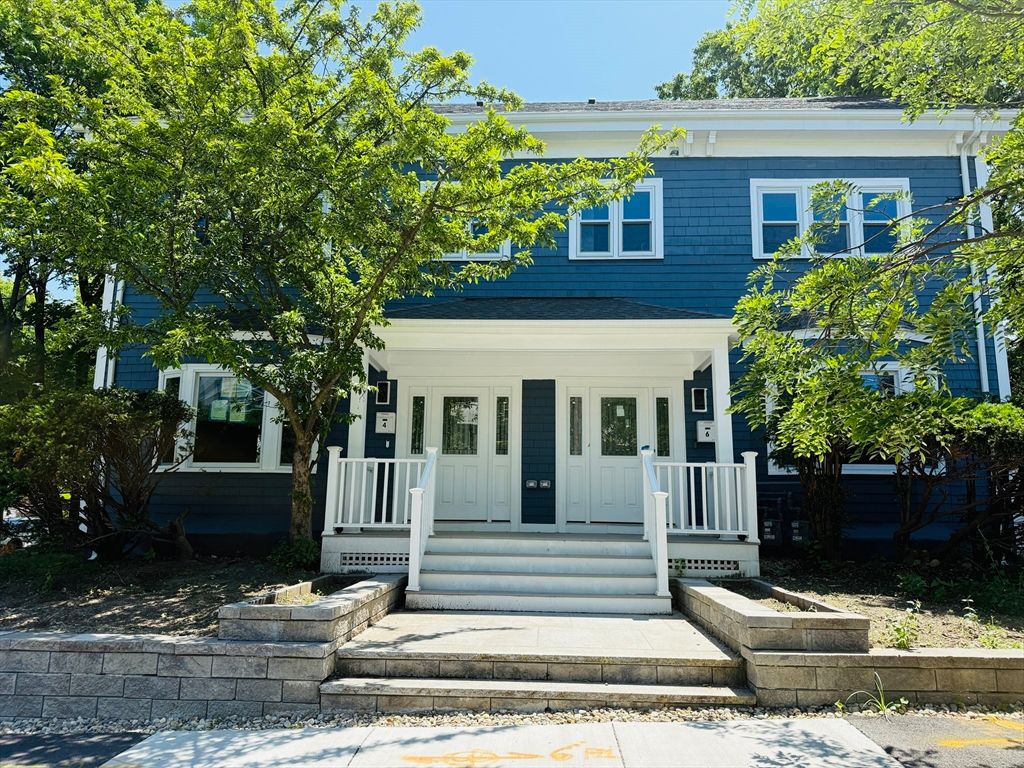 Exterior, Facade, American Foursquare