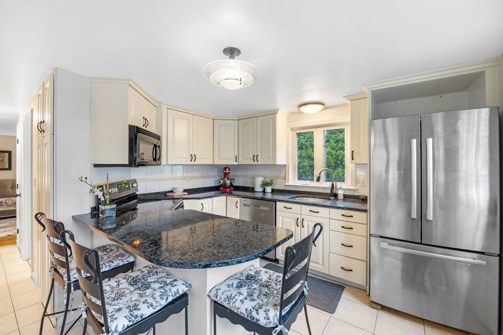 Dining room, Interior, Kitchen, Stainless Steel Appliances