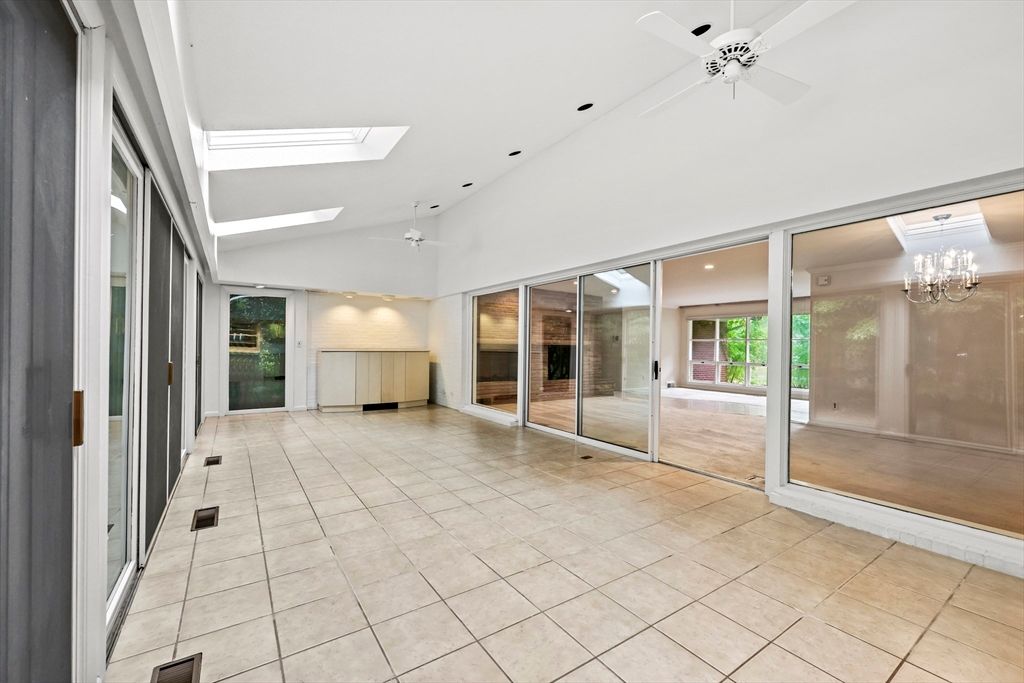 Chandelier, Empty room, Interior, Recessed Lighting