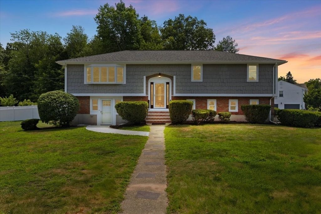 Attached, Exterior, Facade, Brick Facade, Raised Ranch