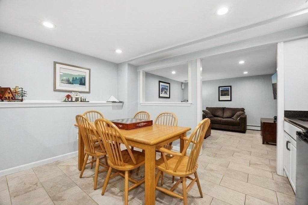 Dining room, Interior, Recessed Lighting
