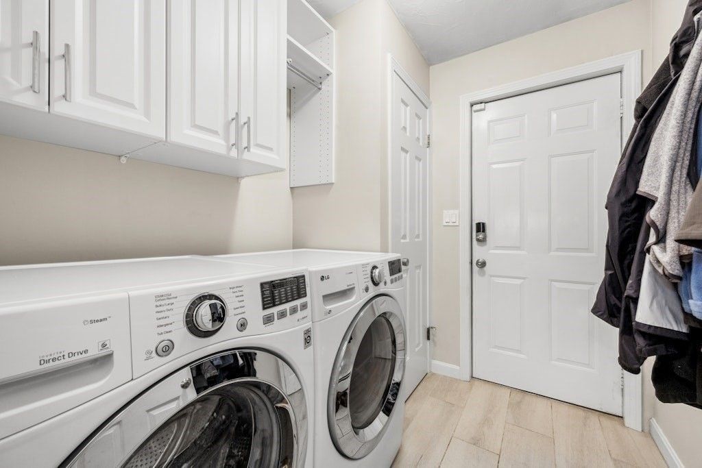 Interior, Washer, Wood Texture Flooring