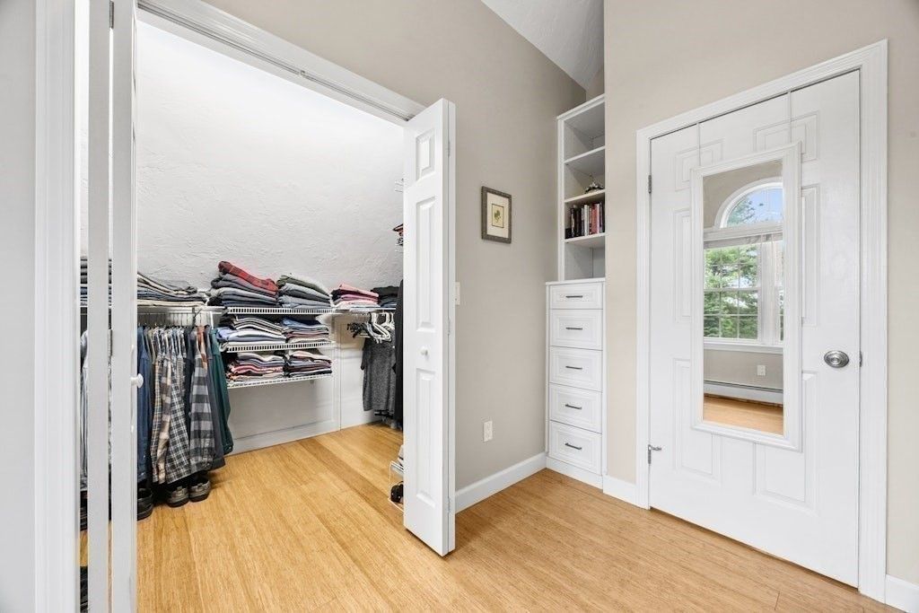 Interior, Walk-in Closets, Wood Texture Flooring