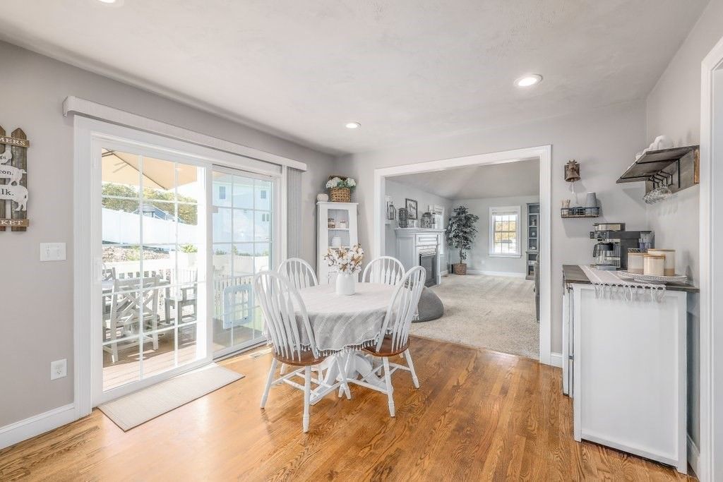 Dining room, Fireplace, Interior, Recessed Lighting, Wood Texture Flooring