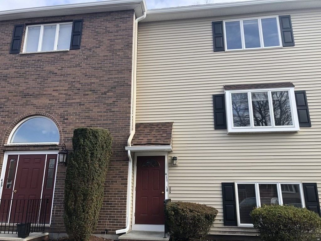 Exterior, Facade, Brick Facade, Rowhouse