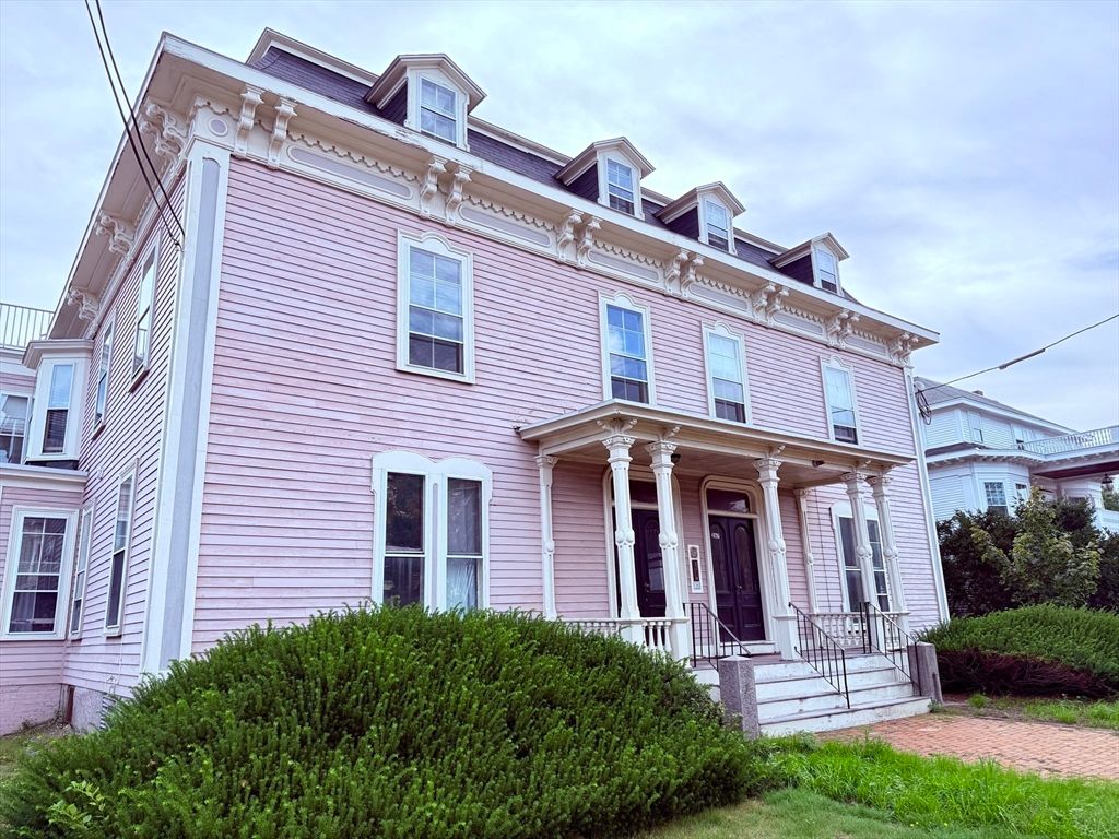 Exterior, Facade, American Foursquare