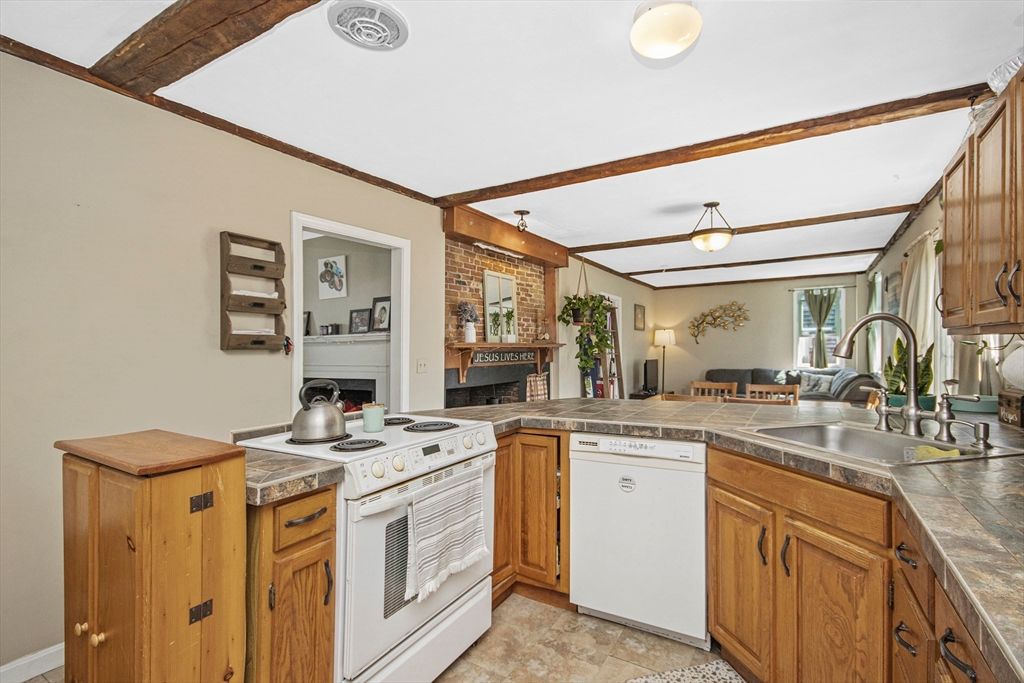 Fireplace, Interior, Kitchen