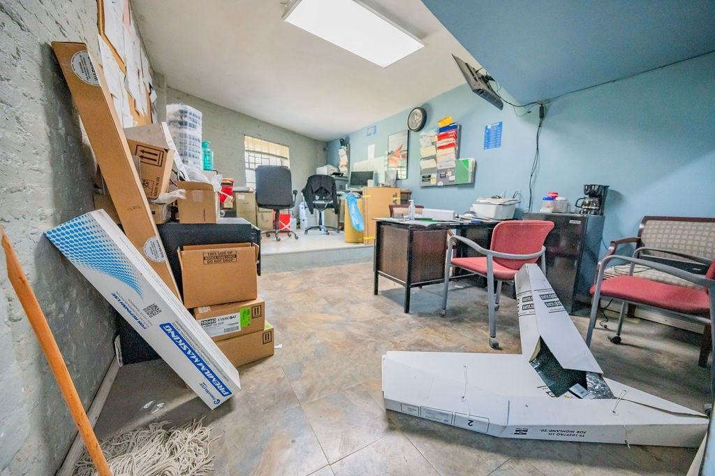 Home Office, Interior