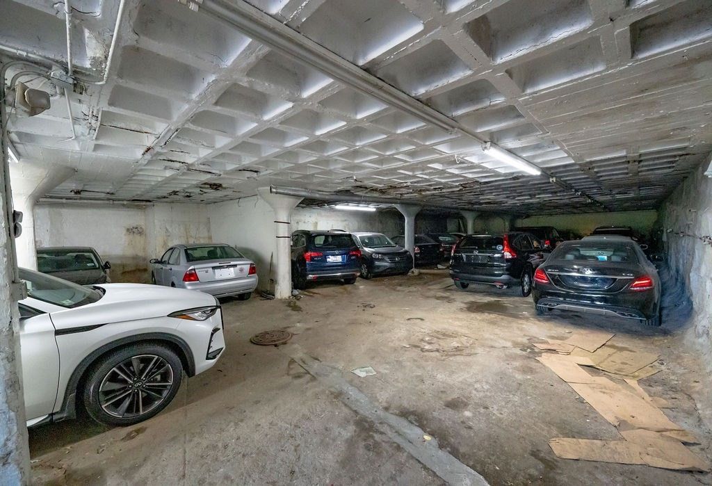 Garage, Interior