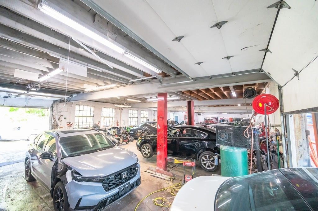 Garage, Interior