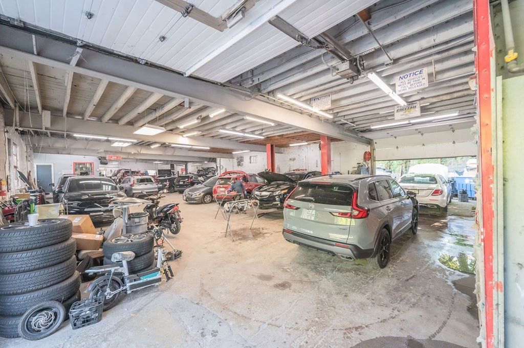Garage, Interior