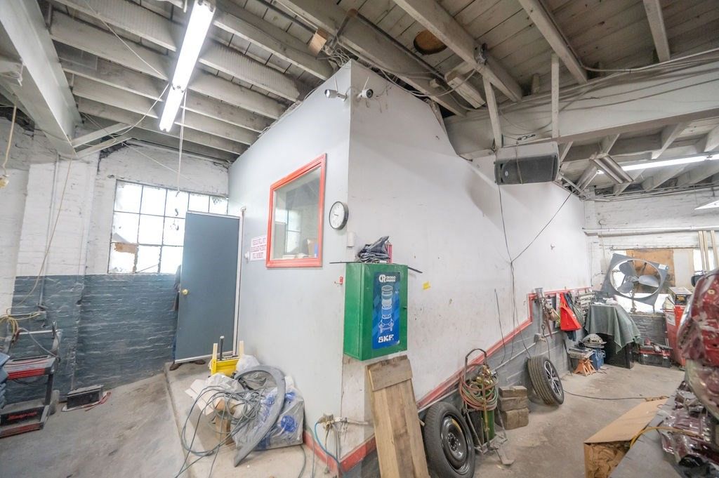 Garage, Interior