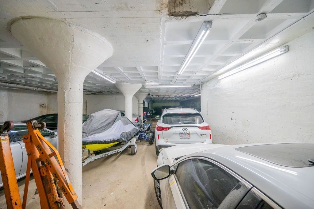 Garage, Interior