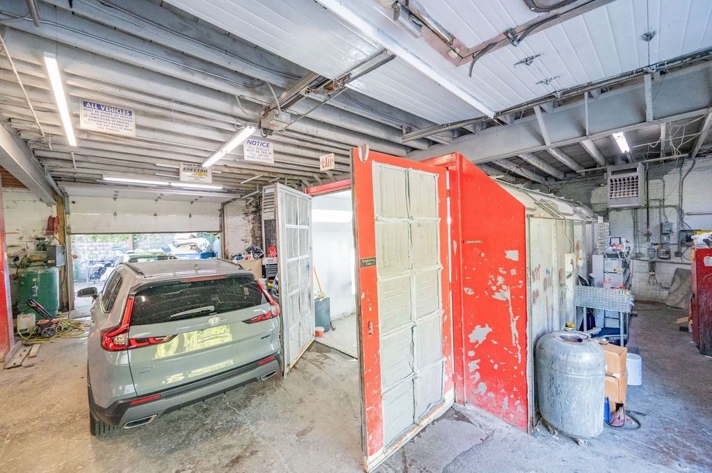 Garage, Interior