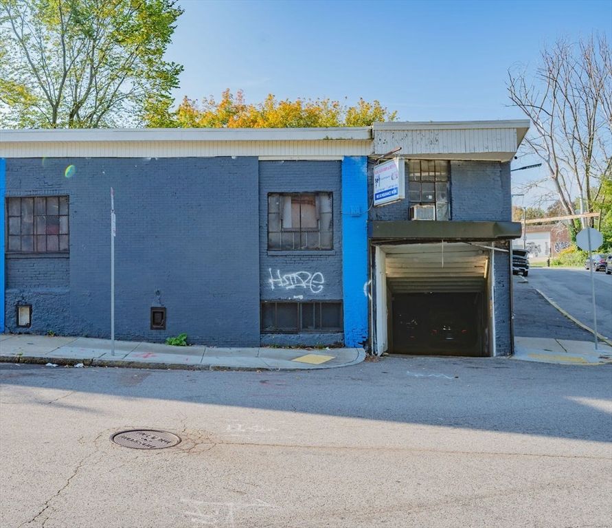 Attached, Exterior, Facade, Modern